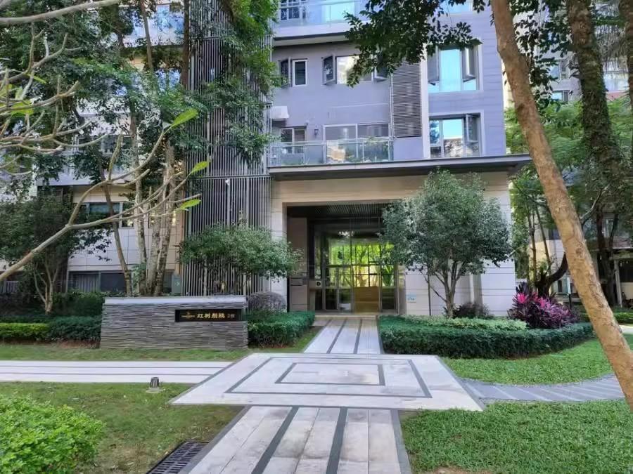 法拍房捡漏1700万深圳南山沙河高尔夫旁红树别院顶复优质名校资源