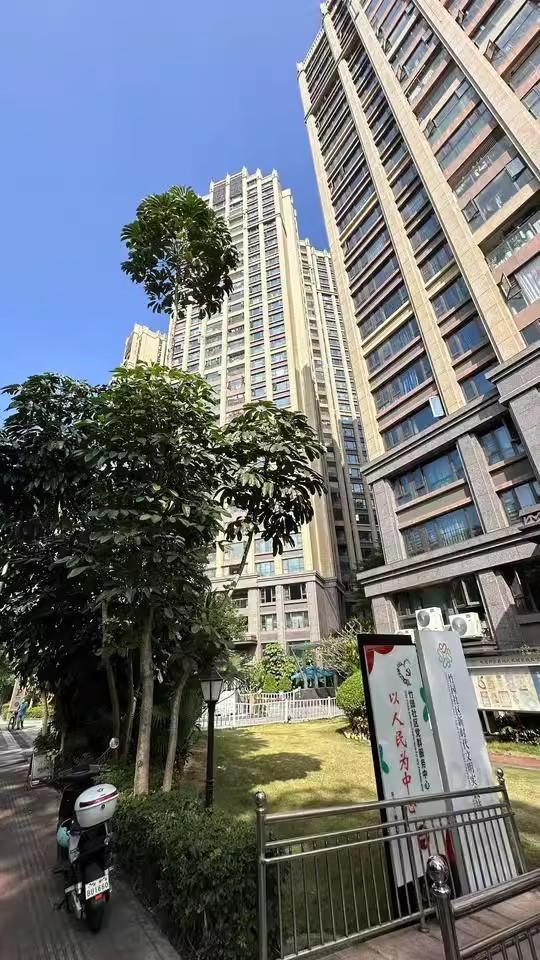 精选10套深圳南山宝能城花园东区高层法拍房塘朗地铁口旁稀缺资源-第4张图片-法拍在线官网