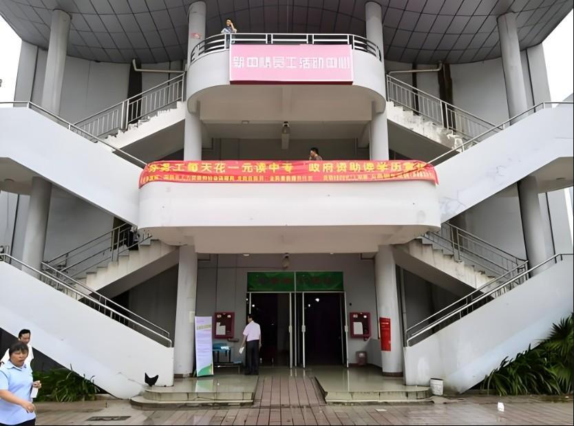 新中桥工业园法拍房回报率12%！宝龙地铁口旁6千元/㎡起拍50年产权-第3张图片-法拍在线官网