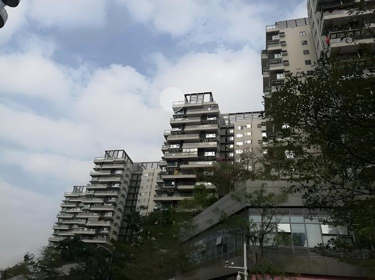 省870万解锁深圳鸿威海怡湾畔花园法拍房，拥南山奢居享稀缺海景-第2张图片-深圳法拍房房源信息官方网站