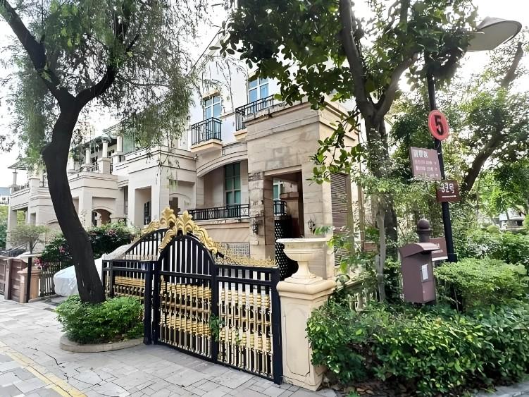 法拍房孤品独秀深圳福田贵脉香蜜湖熙园Townhouse稀缺欧式别墅自带独立庭院