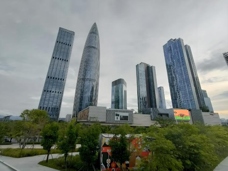 深圳后海超总春笋齐肩柏瑞花园法拍房一线海景与高端品位稀缺同辉-第4张图片-法拍在线官网